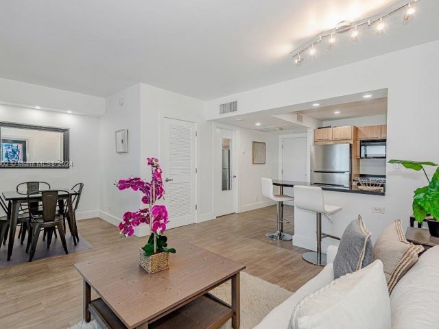 Apartment for rent  Unit #1242 - photo 5966900