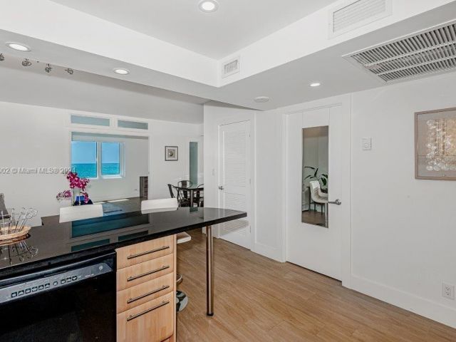 Apartment for rent  Unit #1242 - photo 5966909