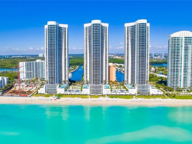 3-bedroom condo for sale in Sunny Isles Beach - 16001 Collins Avenue 1901 - MondialRealty