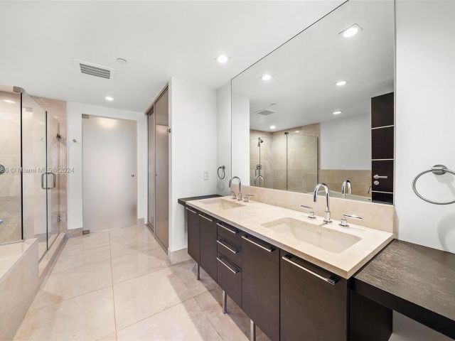 Apartment for sale  Unit #804 - photo 5794157