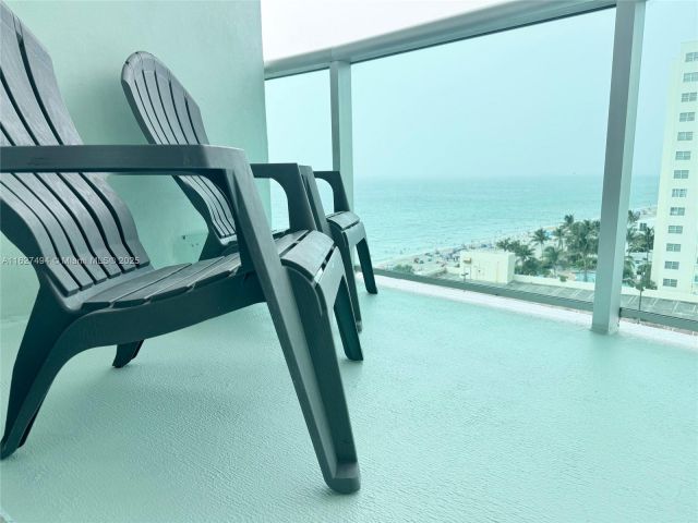 1-bedroom condo for rent in Hollywood - 3801 OCEAN DR 10H - MondialRealty