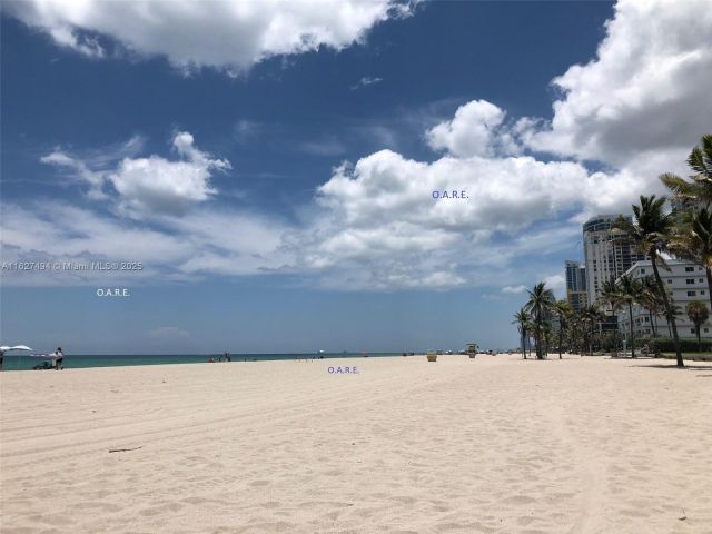 1-bedroom condo for rent in Hollywood - 3801 OCEAN DR 10H - MondialRealty