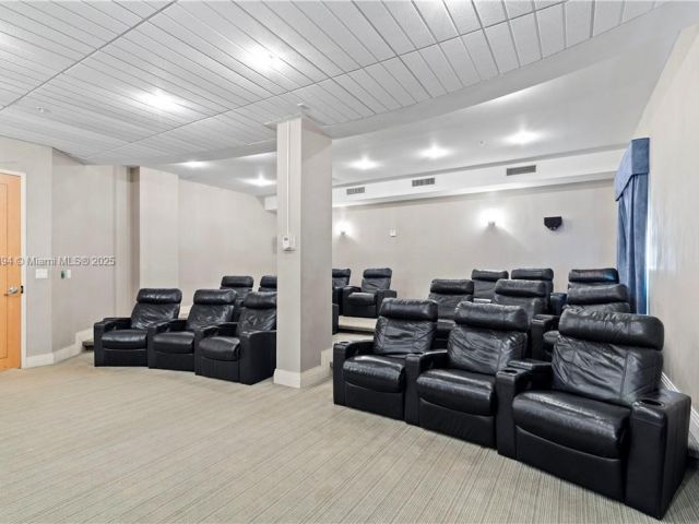 1-bedroom condo for rent in Hollywood - 3801 OCEAN DR 10H - MondialRealty