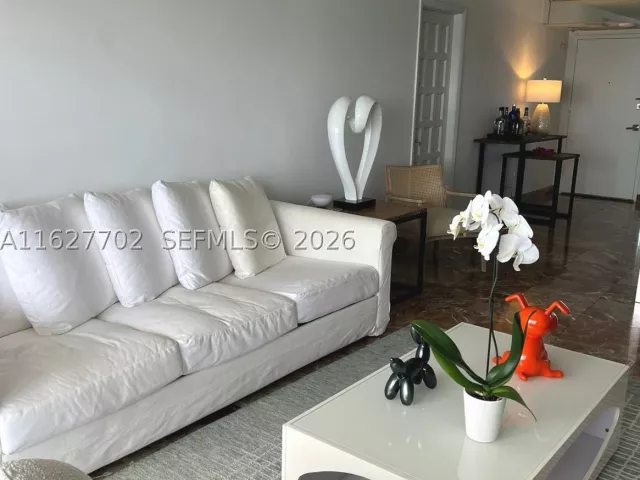 2-bedroom condo for sale in Miami Beach - 6039 Collins Ave 1728 - MondialRealty