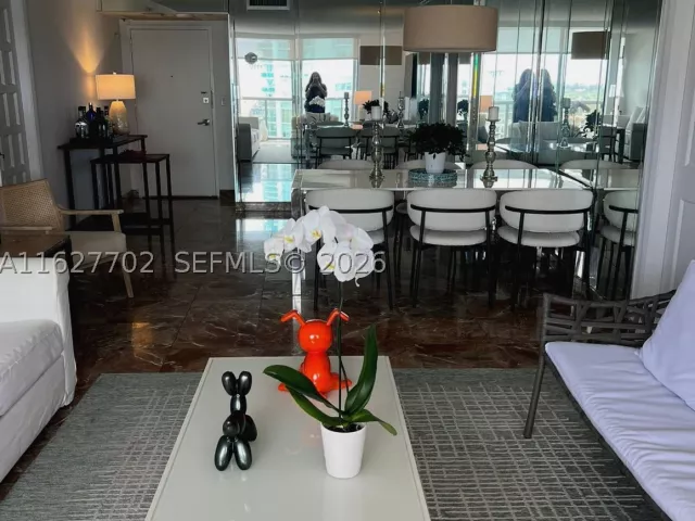 2-bedroom condo for sale in Miami Beach - 6039 Collins Ave 1728 - MondialRealty