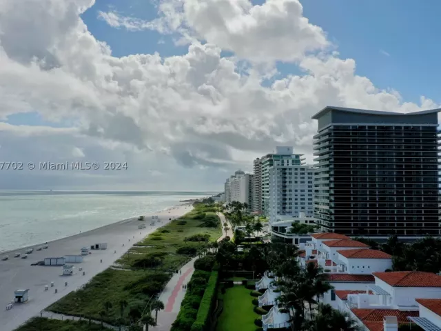 2-bedroom condo for sale in Miami Beach - 6039 Collins Ave 1728 - MondialRealty