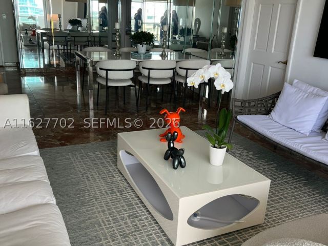2-bedroom condo for sale in Miami Beach - 6039 Collins Ave 1728 - MondialRealty