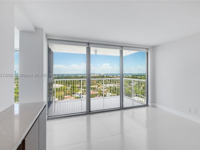 2-bedroom condo for sale in Miami Beach - 2655 Collins Ave 2302 - MondialRealty