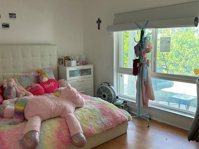 Home for sale at 633 N Crescent Dr - photo 5812458