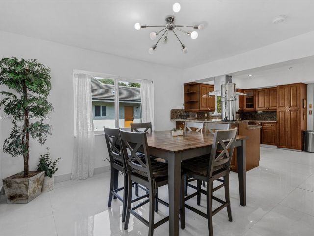 Home for sale at 633 N Crescent Dr - photo 5812466