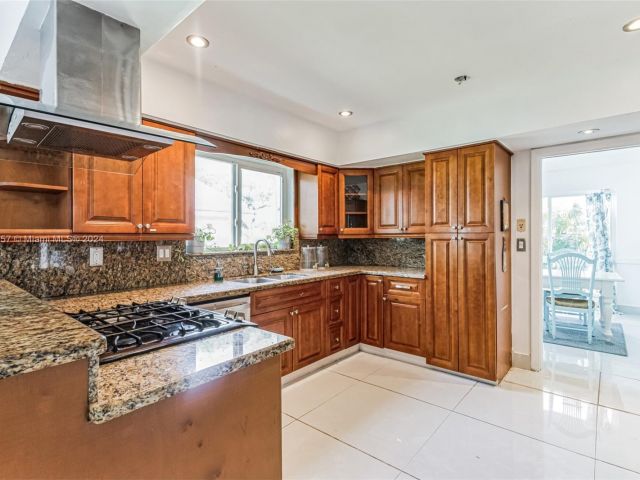 Home for sale at 633 N Crescent Dr - photo 5812467