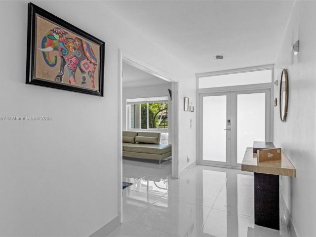 Home for sale at 633 N Crescent Dr - photo 5812471