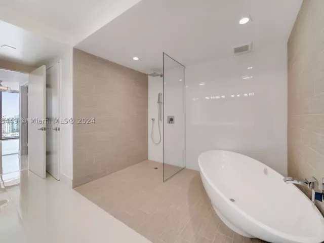 2-bedroom condo for sale in Sunny Isles Beach - 300 Sunny Isles Blvd 2103 - MondialRealty