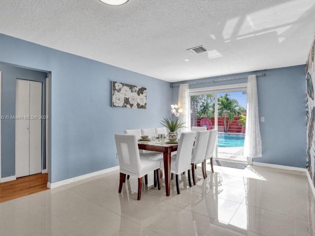 Home for sale at 208 SW 2nd Ave - photo 5523481