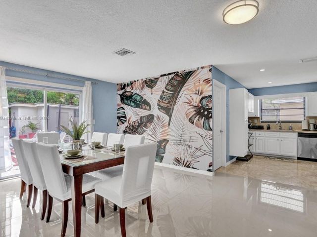 Home for sale at 208 SW 2nd Ave - photo 5523482