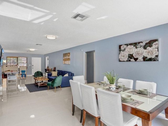 Home for sale at 208 SW 2nd Ave - photo 5523483