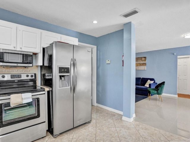 Home for sale at 208 SW 2nd Ave - photo 5523488