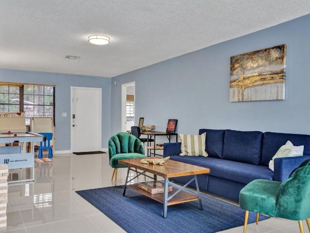 Home for sale at 208 SW 2nd Ave - photo 5523491