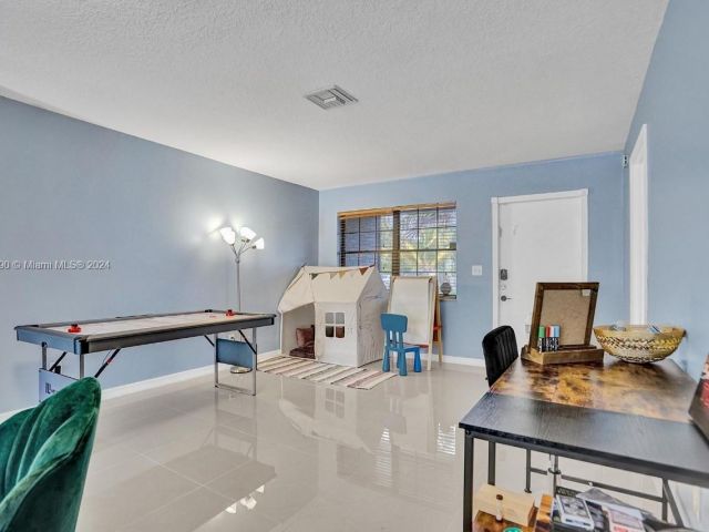 Home for sale at 208 SW 2nd Ave - photo 5523493