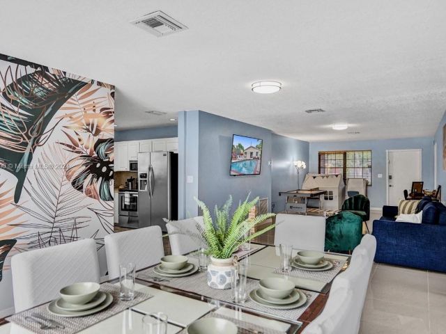 Home for sale at 208 SW 2nd Ave - photo 5523494