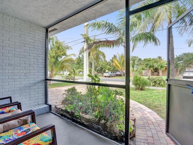 Home for sale at 208 SW 2nd Ave - photo 5523495