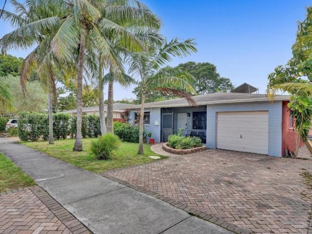 Home for sale at 208 SW 2nd Ave - photo 5523496