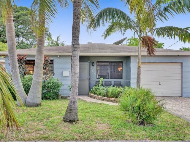 Home for sale at 208 SW 2nd Ave - photo 5523497