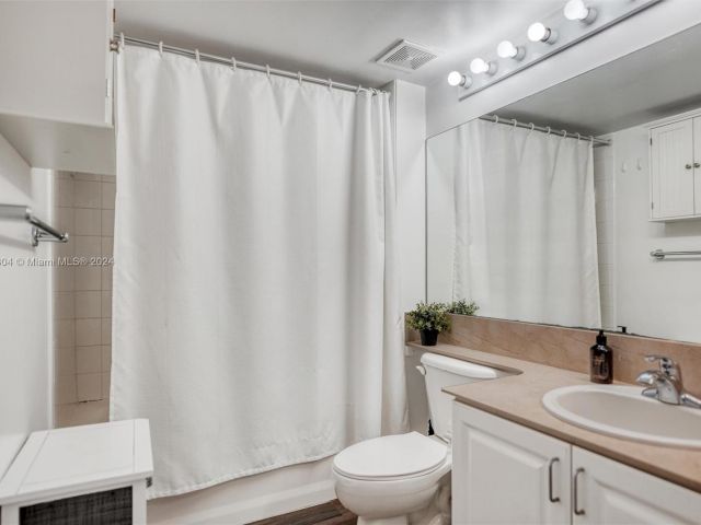 Apartment for sale  Unit #507 - photo 5717375