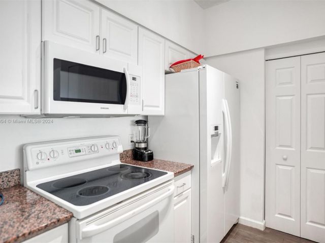 Apartment for sale  Unit #507 - photo 5717379