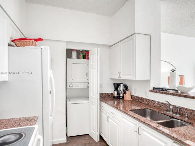 Apartment for sale  Unit #507 - photo 5717380