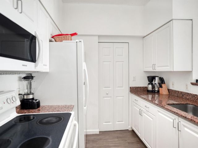 Apartment for sale  Unit #507 - photo 5717381