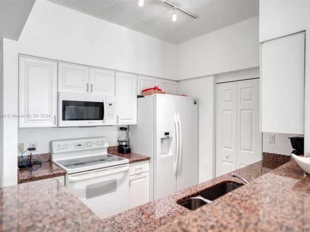 Apartment for sale  Unit #507 - photo 5717382