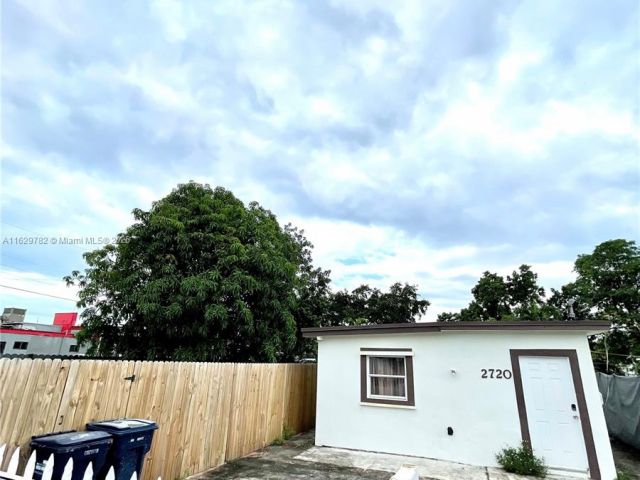 Home for rent at 2720 NW 29th St 2720 - photo 6168058