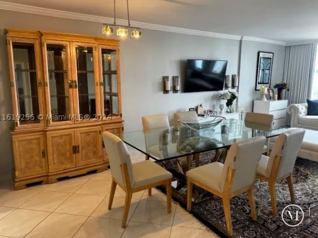 1-bedroom condo for rent in Miami Beach - 5401 Collins Ave 1123 - MondialRealty