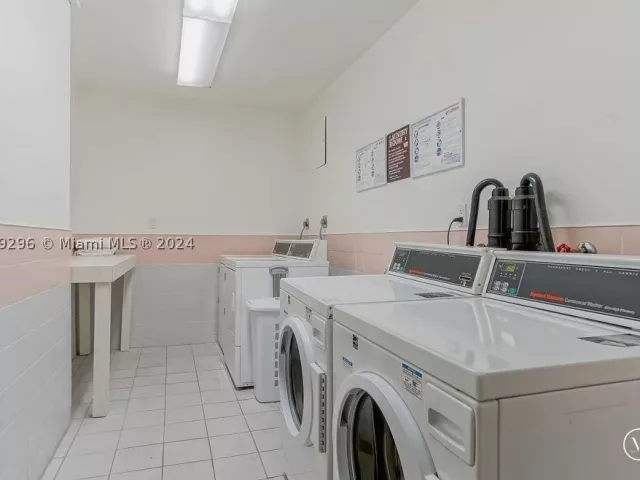 1-bedroom condo for rent in Miami Beach - 5401 Collins Ave 1123 - MondialRealty