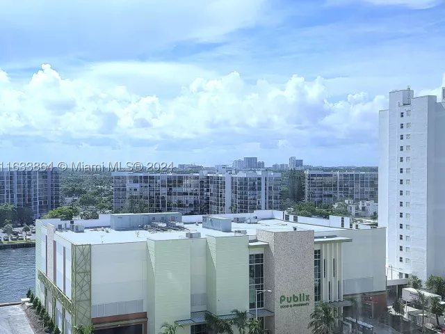 2-bedroom condo for rent in Hollywood - 3505 S Ocean Dr 1105 - MondialRealty