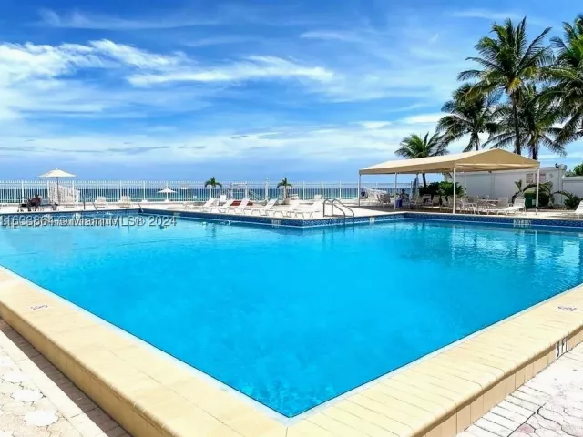 2-bedroom condo for rent in Hollywood - 3505 S Ocean Dr 1105 - MondialRealty