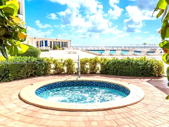 2-bedroom condo for rent in Hollywood - 3505 S Ocean Dr 1105 - MondialRealty