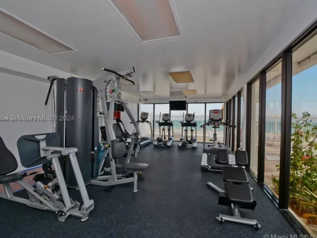 2-bedroom condo for rent in Hollywood - 3505 S Ocean Dr 1105 - MondialRealty