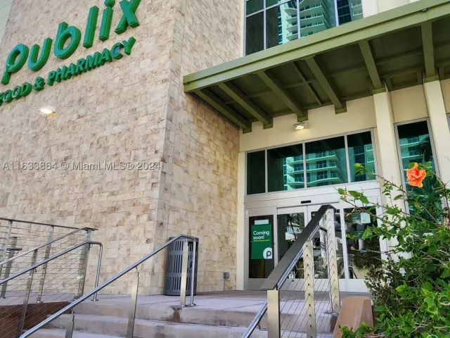 2-bedroom condo for rent in Hollywood - 3505 S Ocean Dr 1105 - MondialRealty