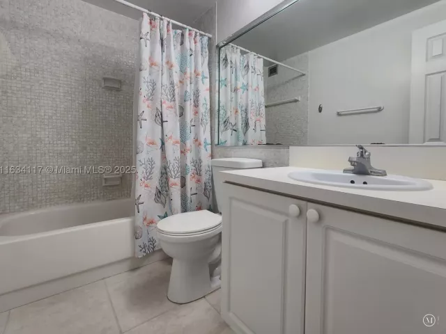 2-bedroom condo for rent in Hollywood - 3505 S Ocean Dr 1406 - MondialRealty