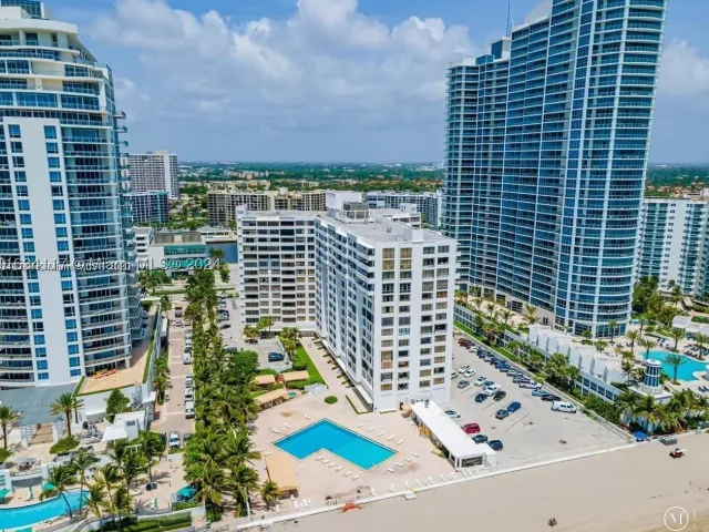 2-bedroom condo for rent in Hollywood - 3505 S Ocean Dr 1406 - MondialRealty