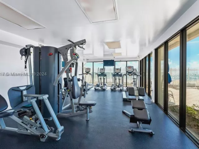2-bedroom condo for rent in Hollywood - 3505 S Ocean Dr 1406 - MondialRealty