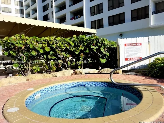 2-bedroom condo for rent in Hollywood - 3505 S Ocean Dr 1406 - MondialRealty