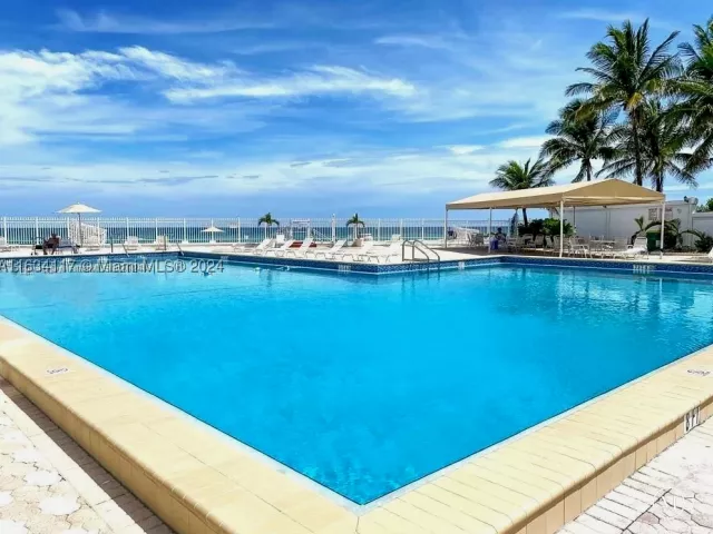 2-bedroom condo for rent in Hollywood - 3505 S Ocean Dr 1406 - MondialRealty