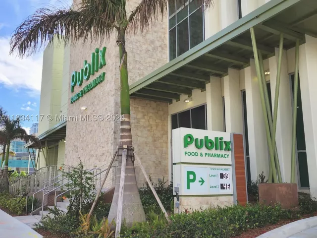 2-bedroom condo for rent in Hollywood - 3505 S Ocean Dr 1406 - MondialRealty