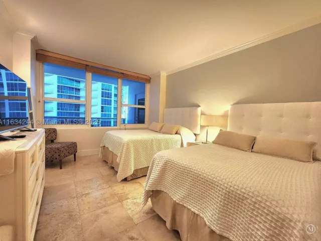 2-bedroom condo for rent in Hollywood - 3505 S Ocean Dr 1409 - MondialRealty