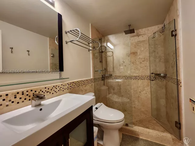2-bedroom condo for rent in Hollywood - 3505 S Ocean Dr 1409 - MondialRealty