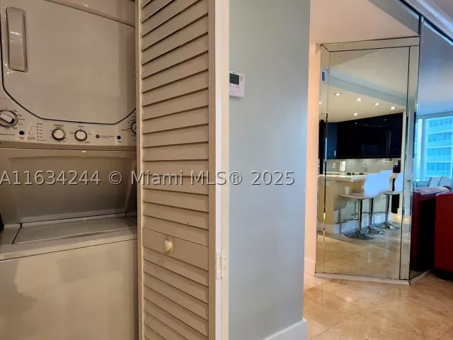 2-bedroom condo for rent in Hollywood - 3505 S Ocean Dr 1409 - MondialRealty