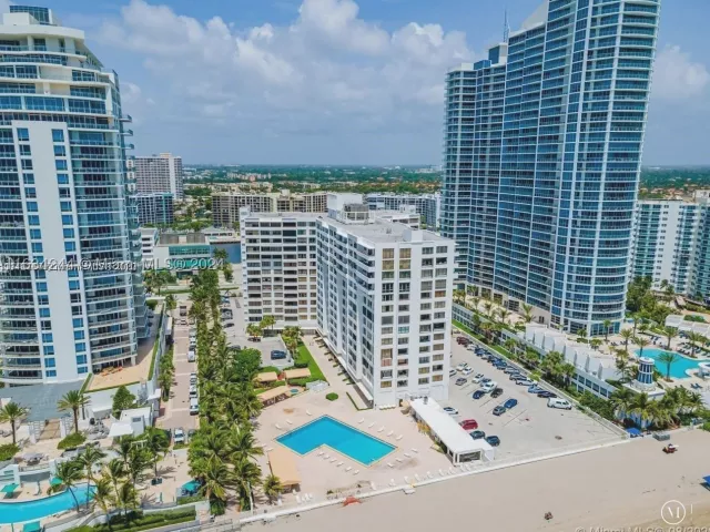 2-bedroom condo for rent in Hollywood - 3505 S Ocean Dr 1409 - MondialRealty